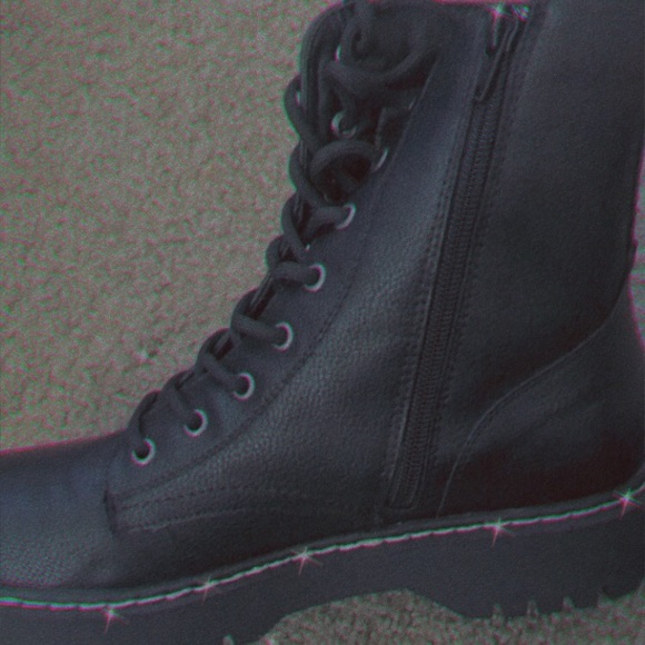 boots - Picture 3 of 5